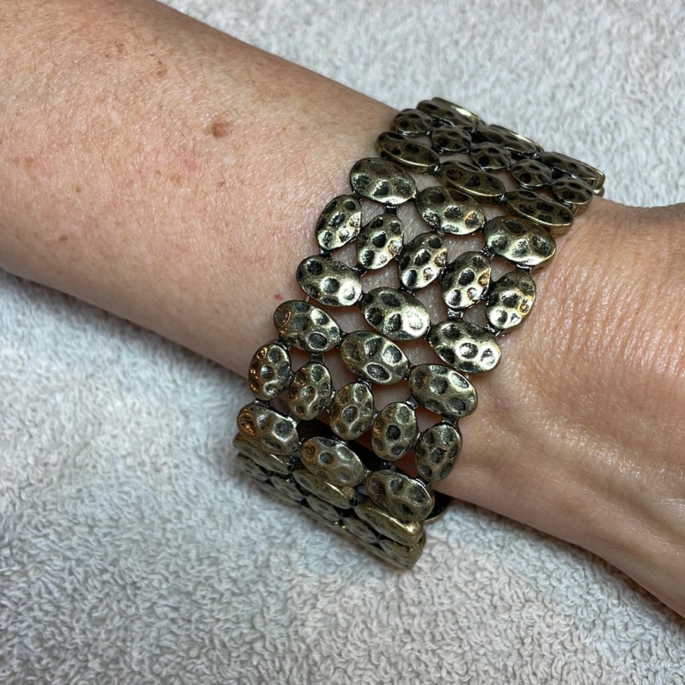 women's Stretchy elastic metal slip on bracelet.